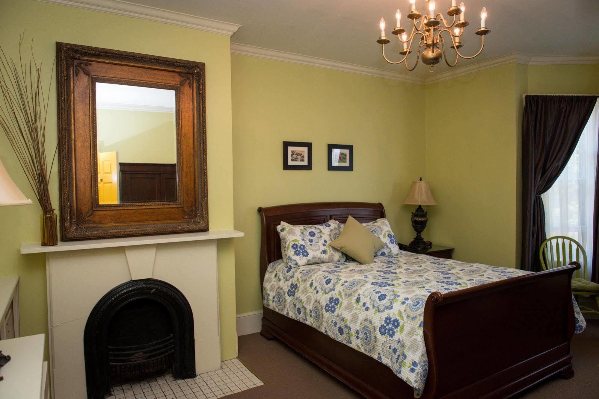 The Elizabeth Manor Guesthouse Сент Джонс Екстериор снимка
